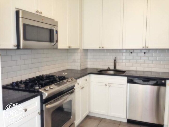 Building Photo - 245 E 58th St