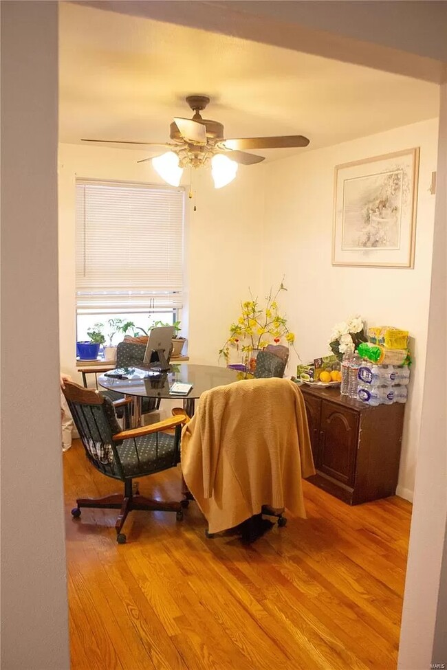 Dining Room - 3955 Jamieson Ave