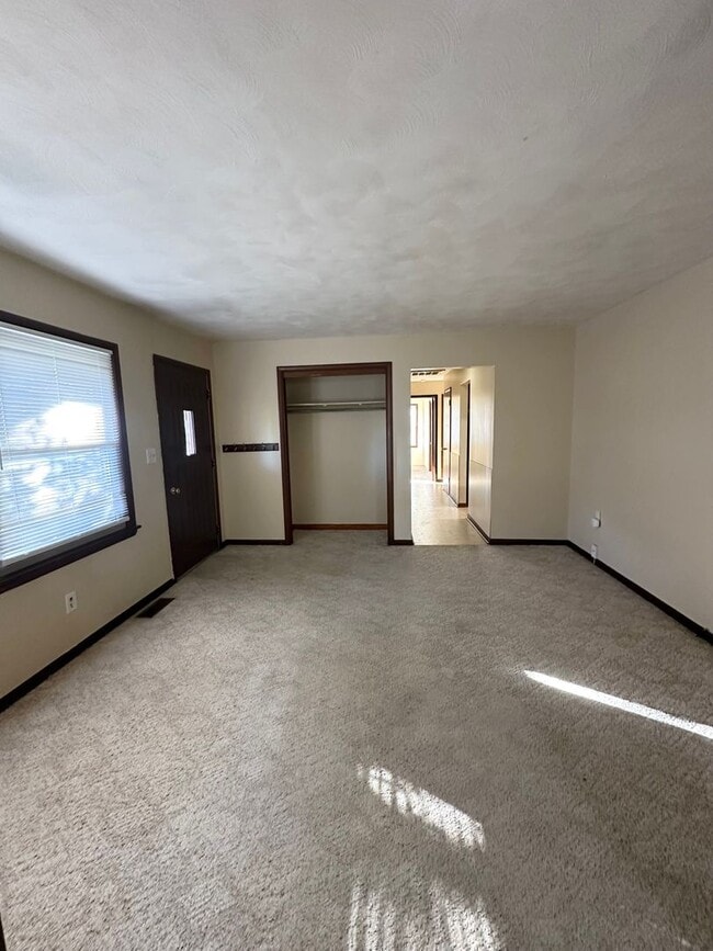 Building Photo - 3 Bedroom, 2 Bathroom Home in Republic, MO