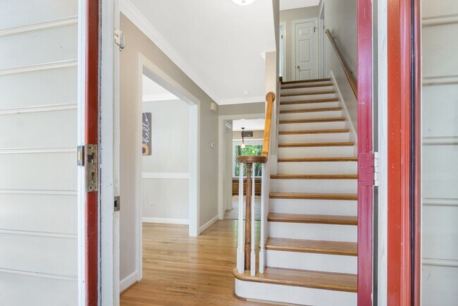 Foto del edificio - Beautifully Refreshed 4 Bedroom 3 Bath Col...