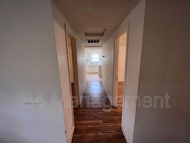 Foto del edificio - 1130 Upper Valley Falls Rd