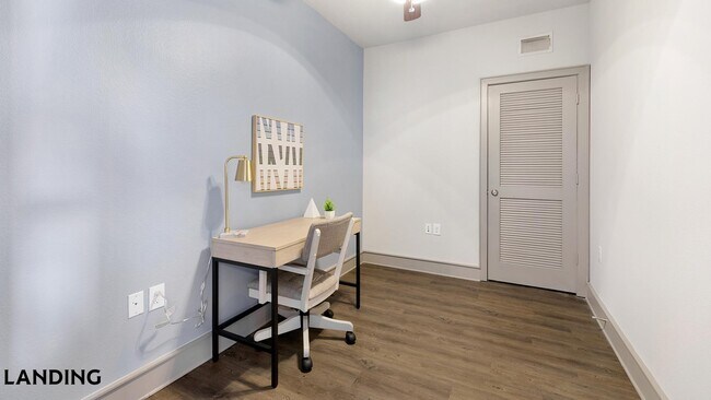 Foto del edificio - 4689 Mustang Pkwy