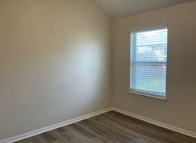 Building Photo - 25 Mira Loma Dr