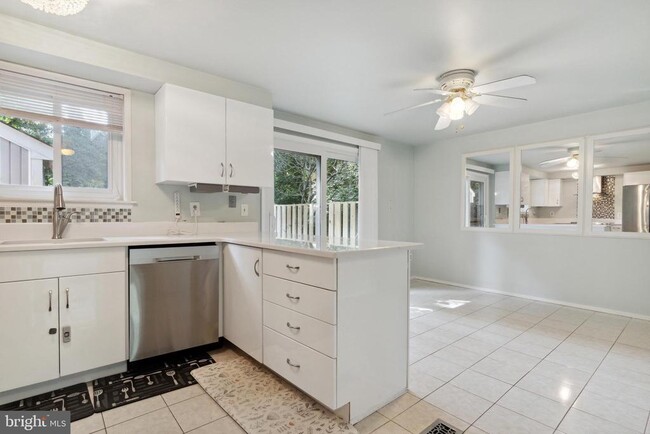 Foto del edificio - 7866 Archbold Terrace