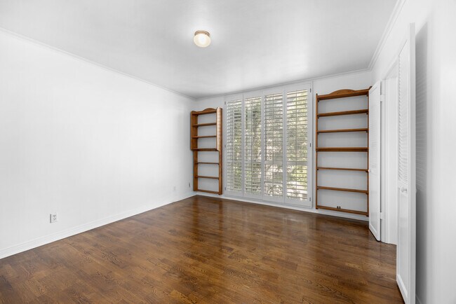 Foto del edificio - 2301 S Beverly Glen Blvd