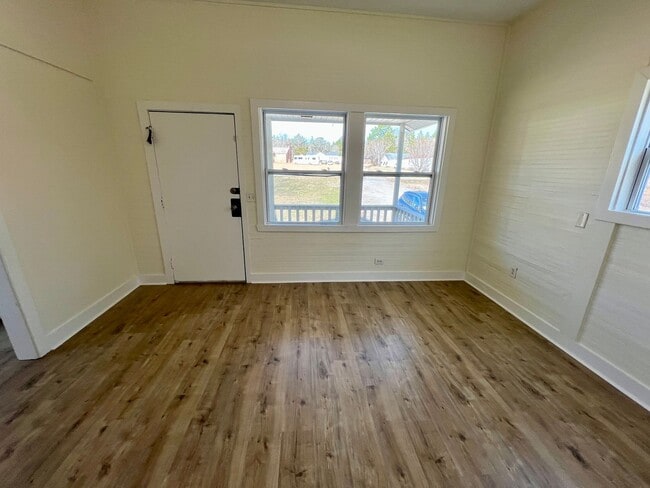 Building Photo - Charming Three Bedroom Home Near SC Farmers Market