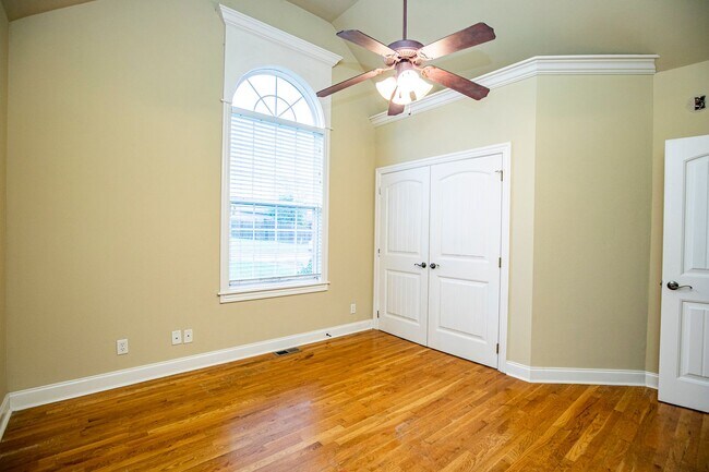 Building Photo - 605 Tunbridge Dr