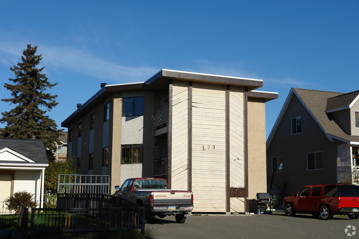 Building Photo - 433 E 14th Ave