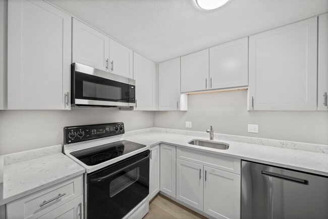 Building Photo - 1 Centre St