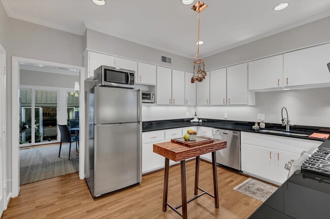 Building Photo - 678 Timber Ln