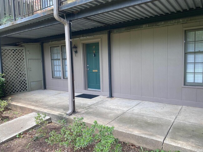 Building Photo - 3125 Colonial Way