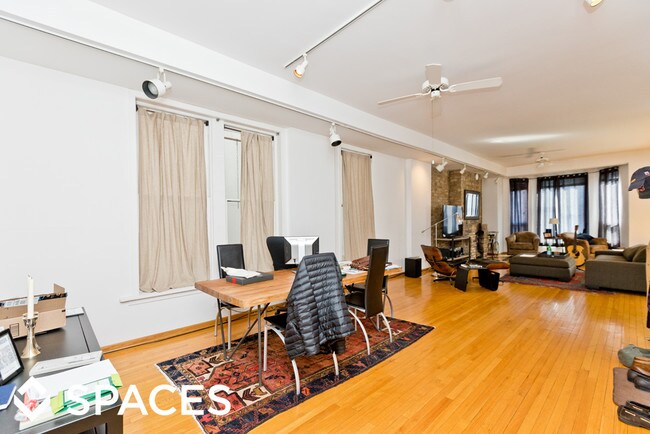 Building Photo - 1202 W Webster Ave