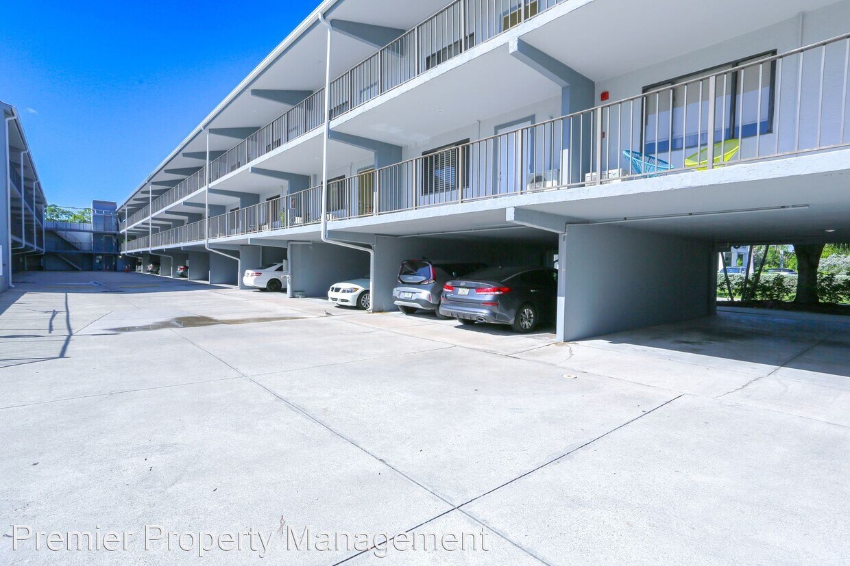 Foto principal - 1 br, 1 bath House - 826 Wiggins Pass Road...