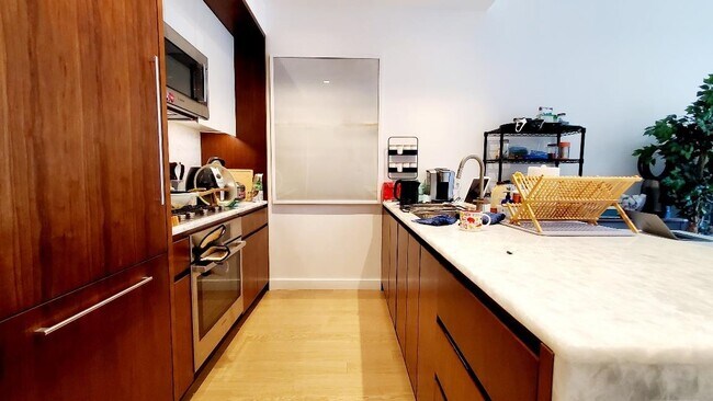 Foto del edificio - 75 Park Ln S