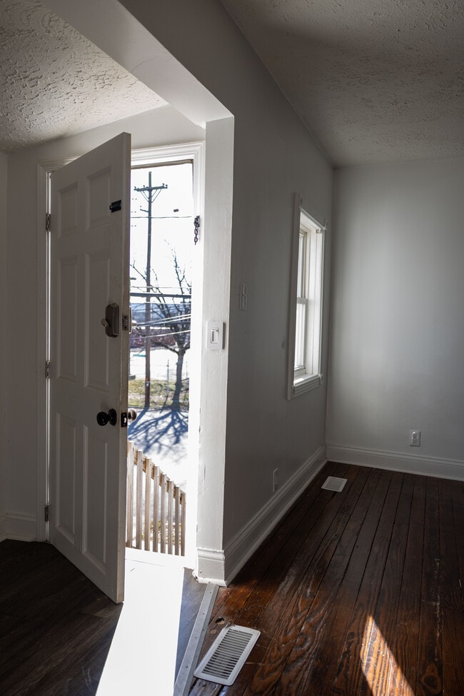 Foto del edificio - 175 Gillette Ave