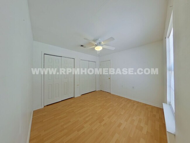 Foto del edificio - Crestview Charm: 4 Bedroom Home with Hard Floors and Fenced Yard!