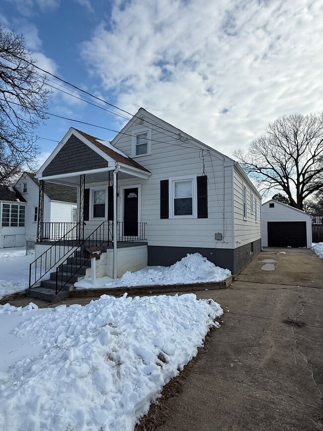 Building Photo - 511 Riverside Rd