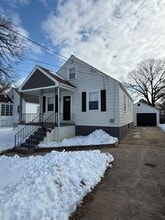 Building Photo - 511 Riverside Rd