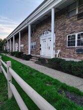 Building Photo - 54 E Maple St