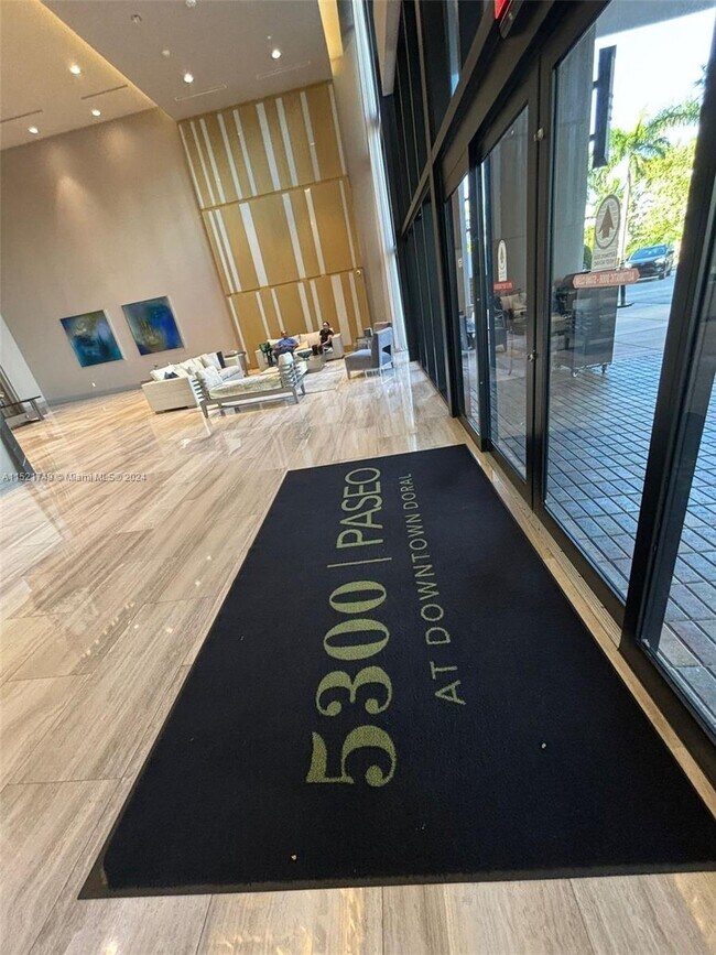 Foto del edificio - 5300 Paseo Blvd
