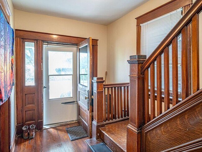 Building Photo - 2344 Fairview Ave