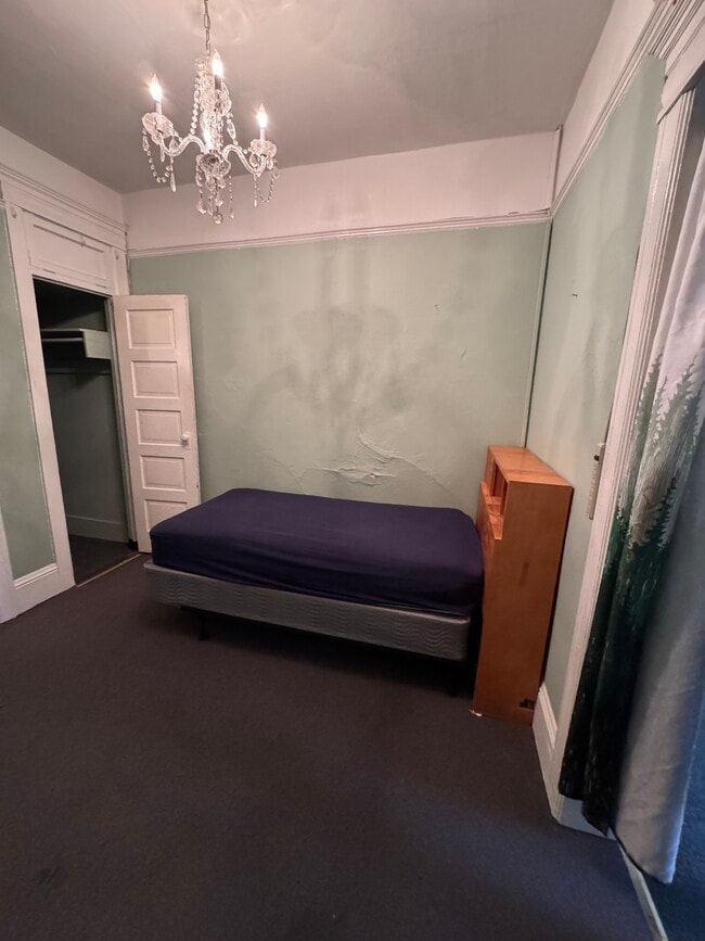 Building Photo - 1717 W Burnside St