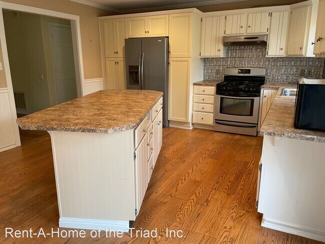 Building Photo - 4 br, 3 bath House - 1003 Browning Road