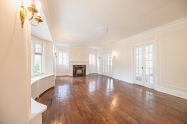 Foto del edificio - 1516 E 115th St