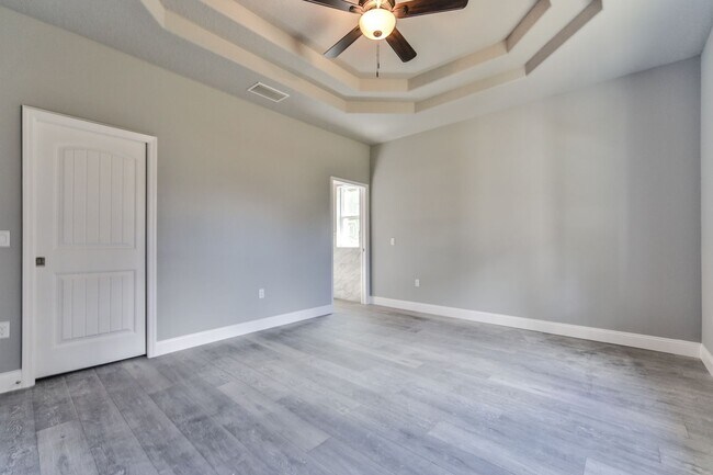 Building Photo - 19 Emmons Ln