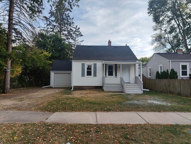 Building Photo - Fully Renovated 4-Bedroom Gem in Rockford ...