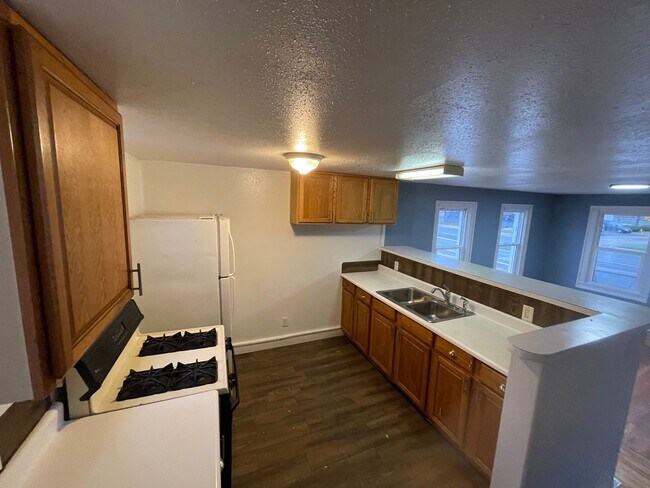 Building Photo - 1512 S Burdick St. Kalamazoo, Mi 49001