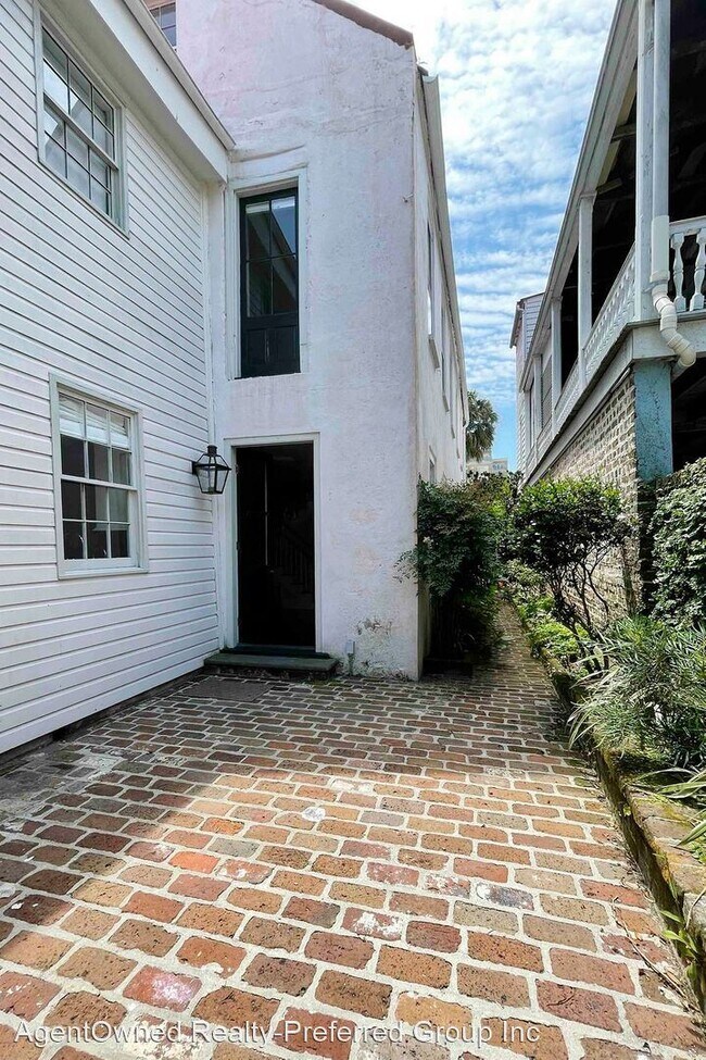 Building Photo - 4 br, 2.5 bath House - 14 Queen Street