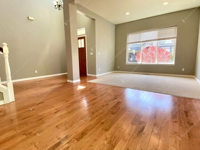 Building Photo - Spacious Corner Home in Prime SW Bend Loca...