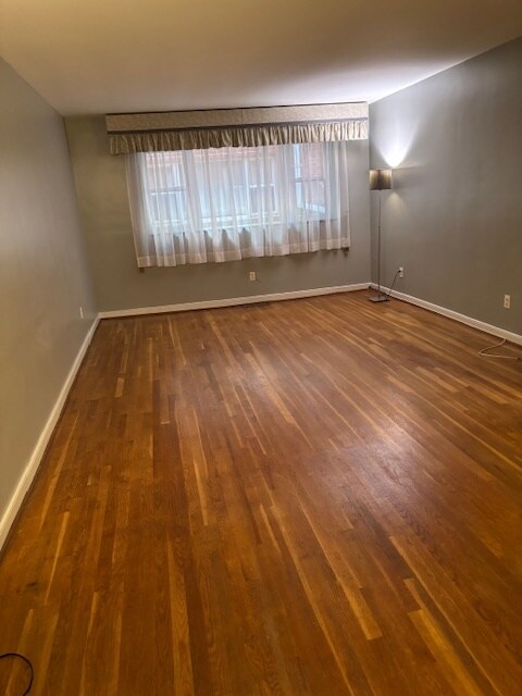 Sala de estar - 3416 Grove Ave