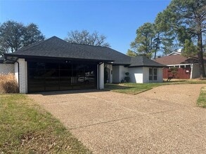 Building Photo - 1007 Kingston Dr