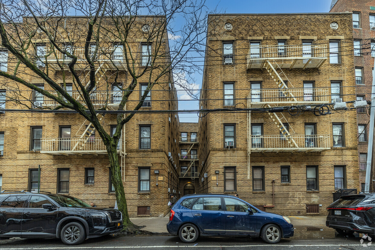 Primary Photo - 13217 Maple Ave