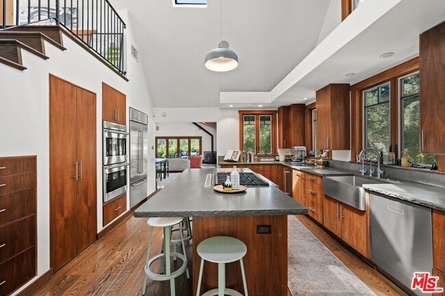 Building Photo - 21344 Colina Dr