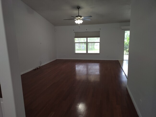 Foto del edificio - 1421 Canton Ave