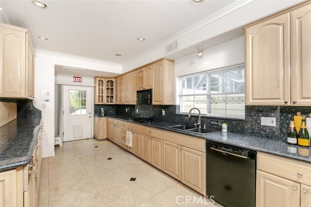Foto del edificio - 4343 Shadyglade Ave