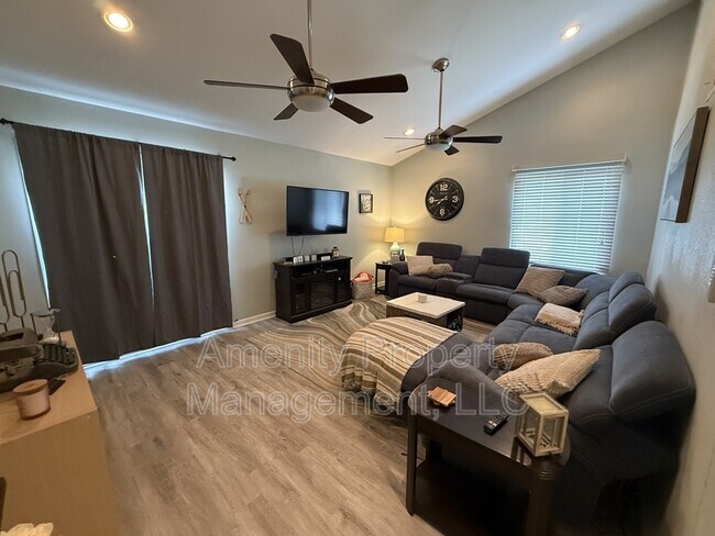 Foto del edificio - 749 Linden Ct