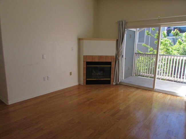 Building Photo - Canyon Ranch 2 Bedroom, 2 Bath, 2nd Story Condominium