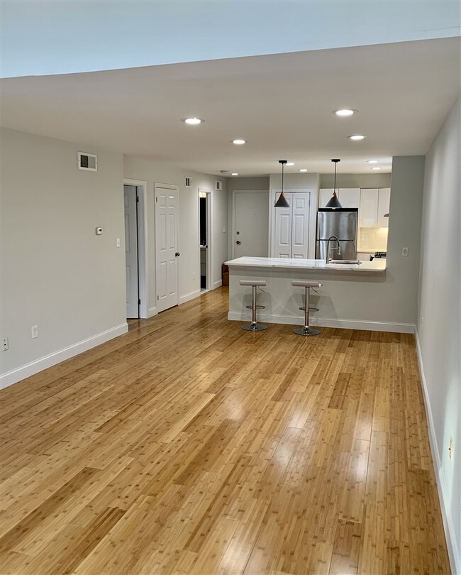 Building Photo - 745 Mainsail Ln