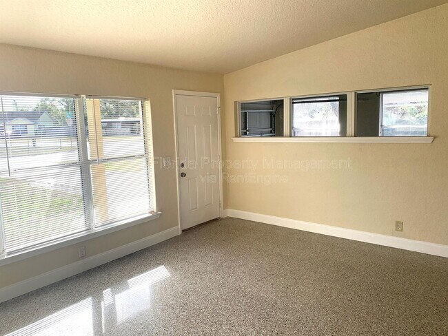 Building Photo - 202 Bamboo Dr