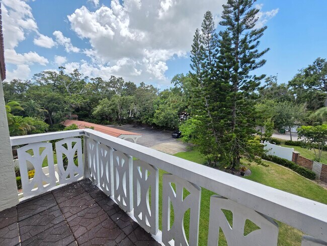 Foto del edificio - 1012 Pearce Dr