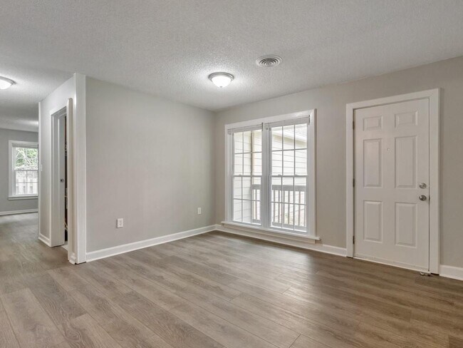 Foto del edificio - 9138 Clubhouse Dr