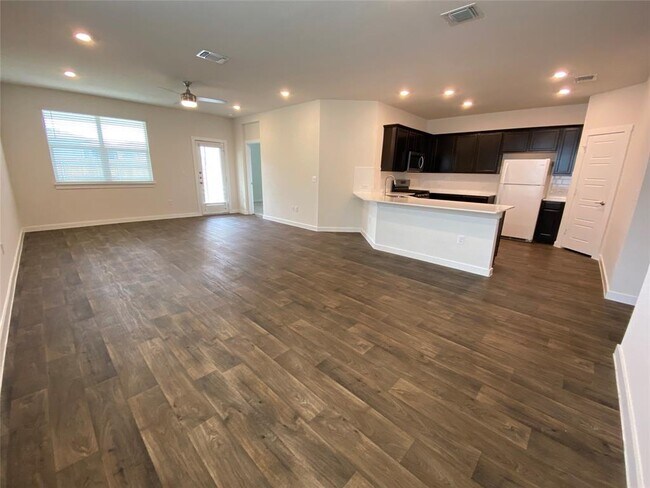 Building Photo - 14013 Neskar Dr