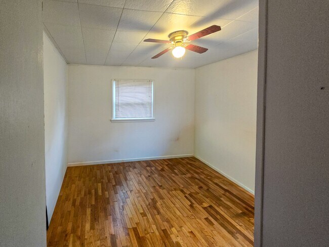 Foto del edificio - 635 S Cedar St