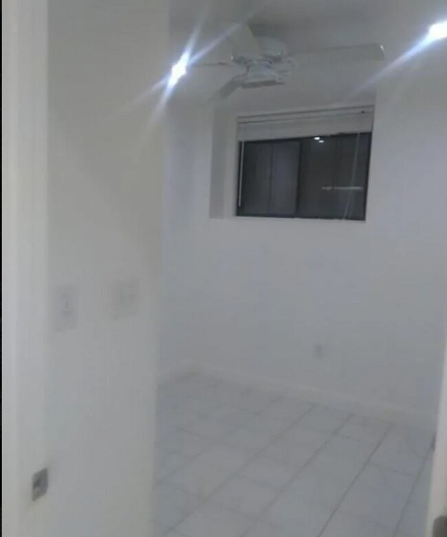 Foto del edificio - 10 Weston Ave