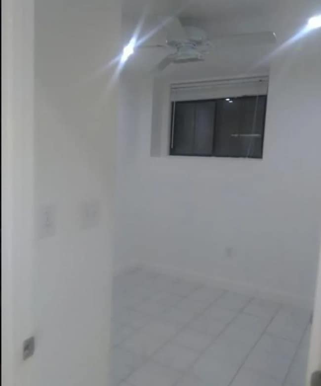 Building Photo - 10 Weston Ave