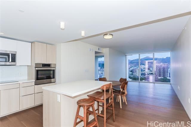 Foto del edificio - 888 Kapiolani Blvd